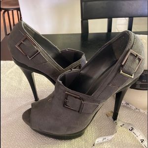 Michael Antonio buckle design stiletto size 7.5